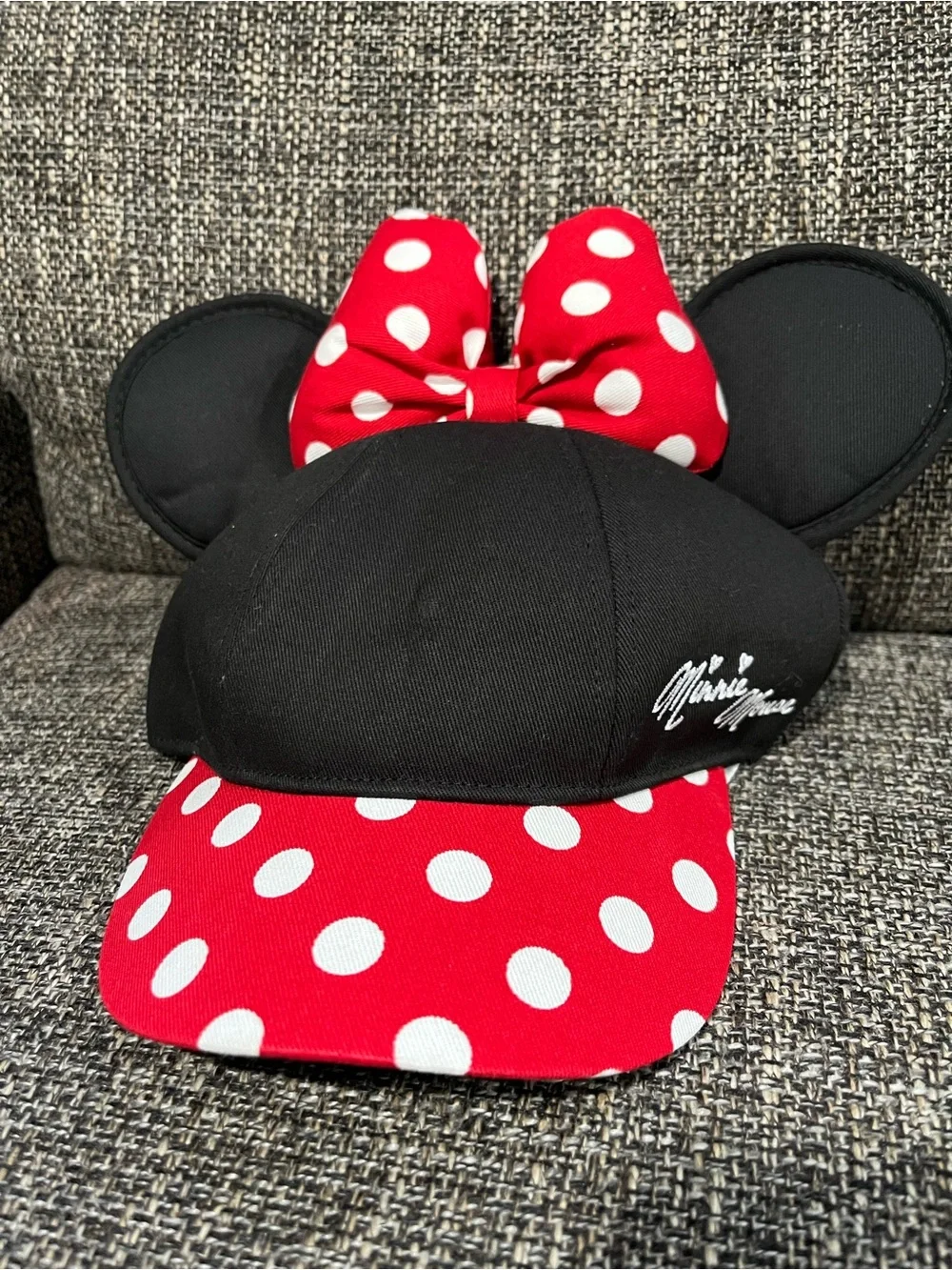 Walt Disney World Parks Minnie Mouse Cap & Shirt Size XS (6)